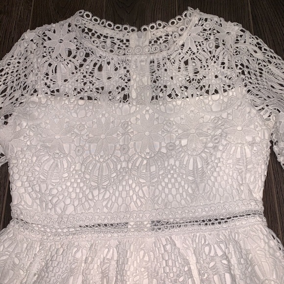 Chic Wish lace dress - Picture 3 of 5